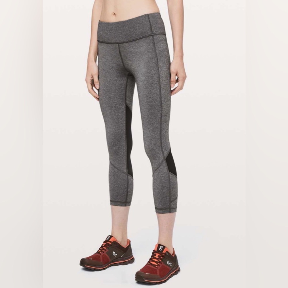 Lululemon Pace Rival Crop Leggings 22” in Size 4 EUC